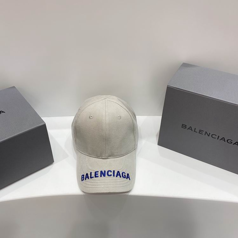 Ba*len*cia*ga hat